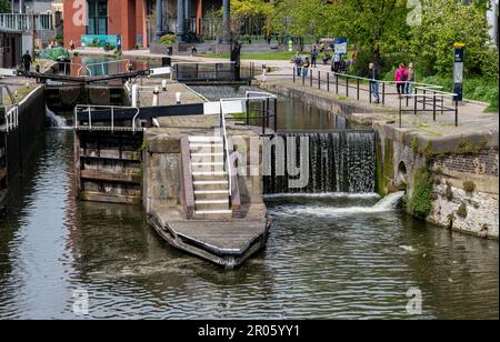 Londra. UK- 05.04.2023. Il blocco di St Pancras sul canale del Regent nella Croce del Re. Foto Stock