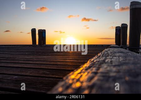 Tramonto sul Molo sull'Isola di Heron, Grande barriera Corallina, Queensland Australia Foto Stock