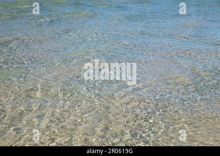 Acque cristalline dell'oceano sulla spiaggia di Moreton Island, Queensland Australia Foto Stock