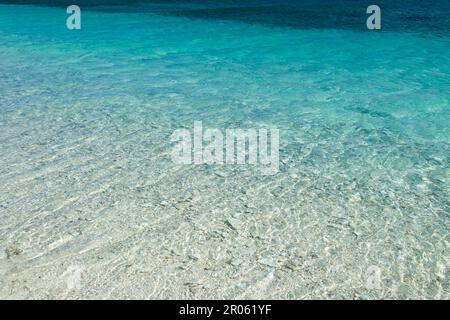Bella acqua blu chiara su Wilson Island, Grande barriera Corallina, Queensland Australia Foto Stock