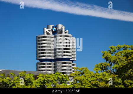 Sede centrale BMW Four Cylinder Buildinning, Monaco di Baviera, Germania Foto Stock