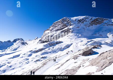 Vista dal picco di Zugspitze, Baviera Germania Foto Stock