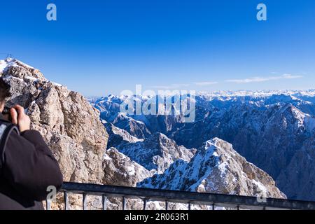 Vista dal picco di Zugspitze, Baviera Germania Foto Stock