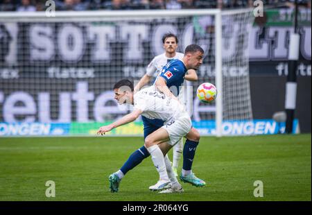 Moenchengladbach, Germania. 06th mai, 2023. Philipp Förster (Bochum), Julian Weigl (BMG) Borussia Mönchengladbach - VfL Bochum 06.05.2023 Copyright Foto Stock