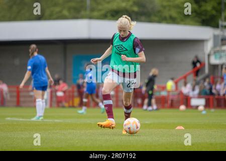 Crawley, Regno Unito. 7th maggio, 2023. Grace Fisk (22 West Ham) si scalda davanti alla partita della Super League delle donne di Barclays tra Brighton e West Ham al Broadfield Stadium di Crawley. (Tom Phillips/SPP) credito: SPP Sport Press Photo. /Alamy Live News Foto Stock