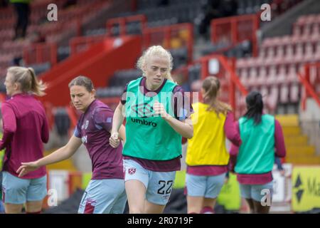 Crawley, Regno Unito. 7th maggio, 2023. Grace Fisk (22 West Ham) si scalda davanti alla partita della Super League delle donne di Barclays tra Brighton e West Ham al Broadfield Stadium di Crawley. (Tom Phillips/SPP) credito: SPP Sport Press Photo. /Alamy Live News Foto Stock