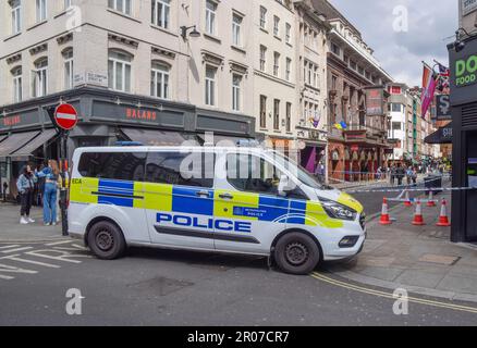 Londra, Regno Unito. 7th maggio 2023. La polizia sigilla le parti di Old Compton Street a Soho a causa di un incidente sconosciuto. Credit: Vuk Valcic/Alamy Live News Foto Stock