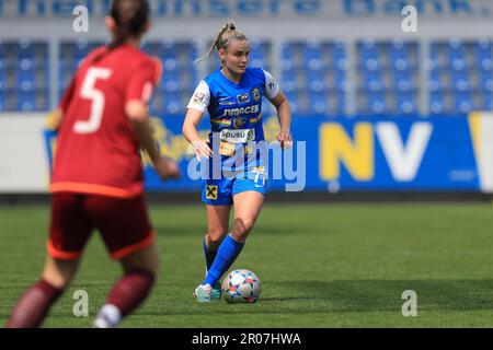 Diana Lemesova (77 SKN St Pollen) in azione durante il Planet pure Frauen Bundesliga Match SKN St Pollen v SPG Union Kleinmunchen/ Blau Weiss Linz a NV Arena St Pollen (Tom Seiss/ SPP) Credit: SPP Sport Press Photo. /Alamy Live News Foto Stock