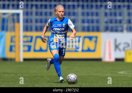 Isabelle Meyer (10 SKN St Pollen) guidare la palla in avanti durante il Planet pure Frauen Bundesliga Match SKN St Pollen v SPG Union Kleinmunchen/ Blau Weiss Linz a NV Arena St Pollen (Tom Seiss/ SPP) Credit: SPP Sport Press Photo. /Alamy Live News Foto Stock