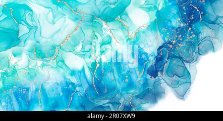 Sfondo astratto per l'estate con inchiostro alcolico art. Sfumatura vibrante dal verde al blu con decorazioni dorate. Banner orizzontale su sfondo bianco Foto Stock