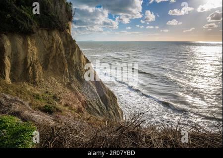 Scogliera e mare adriatico a Capo di Rodon, Albania Foto Stock