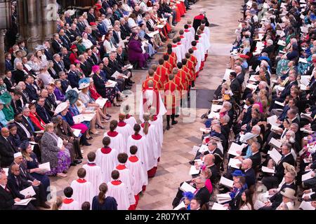 FOTO:JEFF GILBERT 06th maggio 2023 Coro spostarsi verso la navata per re Carlo III incoronazione all'interno dell'Abbazia di Westminster, Londra, Regno Unito Foto Stock