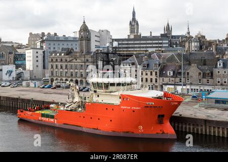 L'imbarcazione di sicurezza Standby Grampian Dynamic nel suo porto di Aberdeen. Foto Stock