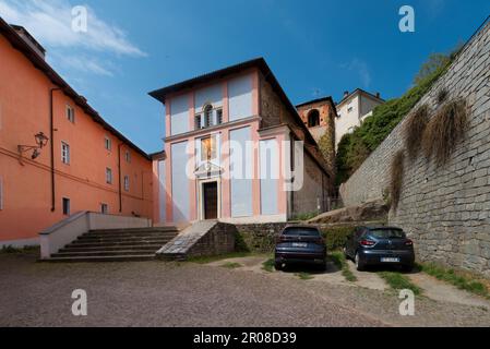 Pinerolo, Torino, Piemonte, Italia - 29 aprile 2023: La chiesa di Santa Maria Liberatrice in S. Augustine Street Foto Stock