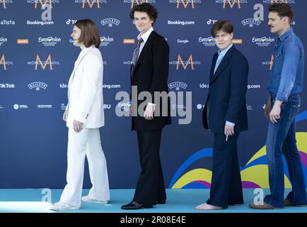 Liverpool, Regno Unito. 07th maggio, 2023. LIVERPOOL - luci improvvise dalla Lettonia sul tappeto turchese durante la cerimonia di apertura del Concorso di canzoni Eurovision alla Walker Art Gallery. ANP SANDER KONING netherlands OUT - belgium OUT Credit: ANP/Alamy Live News Foto Stock