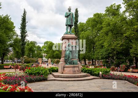 La statua di Johan Ludvig Runeberg del 1885 è una statua dedicata all'autore finlandese-svedese, poeta nazionale (1804-1877), progettata e scolpita dal suo Foto Stock