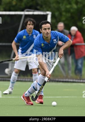 Bruxelles, Belgio. 07th maggio, 2023. Alfonso Moreno di Uccle controlla la palla durante una partita di hockey tra il Royal daring Hockey Club Molenbeek e Uccle, domenica 07 maggio 2023 a Bruxelles, il giorno 22, ultimo giorno della stagione maschile della Lega belga 2022-2023. FOTO DI BELGA JOHN THYS Credit: Belga News Agency/Alamy Live News Foto Stock
