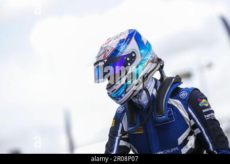 Garage 59 McLaren 720s GT3 Evo driver Marvin Kirchhöfer durante il round 3 del Campionato britannico GT di denaro intelligente sul circuito di Silverstone, Northamptonshire. 07 maggio 2023. Foto di Jurek Biegus. Solo per uso editoriale, licenza richiesta per uso commerciale. Foto Stock