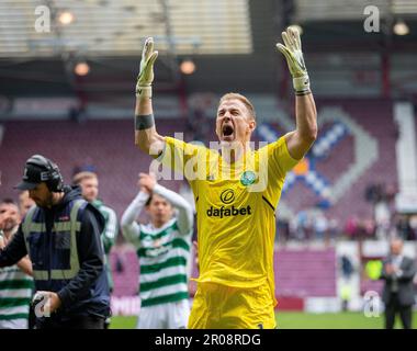 Edimburgo, Regno Unito. 07th maggio, 2023. 7th maggio 2023; Tynecastle Park, Edimburgo, Scozia: Scottish Premiership Football, Hearts versus Celtic; Joe Hart of Celtic festeggia la sua vittoria Credit: Action Plus Sports Images/Alamy Live News Foto Stock
