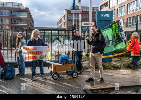 Dimostrazione climatica, contro ulteriori miniere di carbone nell'area mineraria della lignite, protesta contro la società energetica RWE e la lignite mineraria nel primo Foto Stock