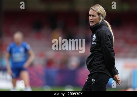 Crawley, Regno Unito. 7th maggio, 2023. Il manager di Brighton Melissa Phillips durante il Barclays Women's Super League match tra Brighton & Hove Albion e West Ham United al Broadfield Stadium di Crawley. Credit: James Boardman/Alamy Live News Foto Stock