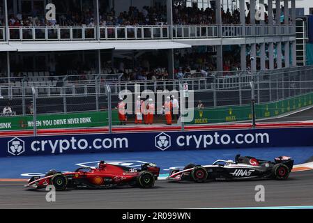 Miami, Stati Uniti. 07th maggio, 2023. Charles Leclerc (MON) Ferrari SF-23 conduce Kevin Magnussen (DEN) Haas VF-23. 07.05.2023. Campionato del mondo Formula 1, Rd 5, Miami Grand Prix, Miami, Florida, USA, Race Day. Il credito fotografico dovrebbe essere: XPB/immagini dell'Associazione Stampa. Credit: XPB Images Ltd/Alamy Live News Foto Stock