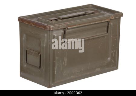 US Army verde metallo .50 cal munizioni scatola isolato su bianco. Foto Stock