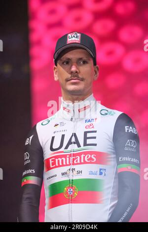 João Pedro Goncalves Almeida del portoghese - UAE Team Emirates visto durante il giro d'Italia 106th 2023. La cerimonia di apertura della presentazione del team per il giro d'Italia 2023 106th, a Pescara Foto Stock