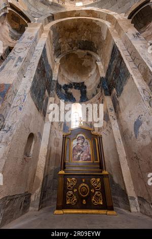 Van, Turchia - 3 marzo 2023; interno della chiesa armena della Cattedrale di Santa Croce sull'isola di Akdamar. Lago Van. Foto Stock