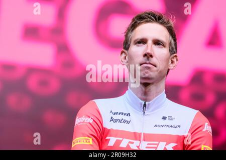 Pescara, Italia. 04th maggio, 2023. Bauke Mollema dei Paesi Bassi - Trek - Segafredo visto durante il giro d'Italia 106th 2023. La cerimonia di apertura della presentazione del team per il giro d'Italia 2023 106th, a Pescara - Italia (Foto di Davide di Lalla/SOPA Images/Sipa USA) Credit: Sipa USA/Alamy Live News Foto Stock