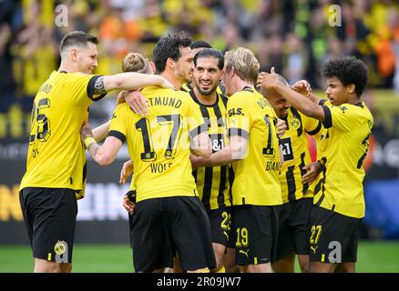 Jubilation DO, da sinistra a destra Niklas SUELE (sulle)(DO), Marius WOLF (DO), Niklas SUELE (sulle)(DO), Emre CAN (DO), Julian BRANDT (DO), Donyell MALEN (DO), Karim- David ADEYEMI (DO) Calcio 1st Bundesliga, 30th matchday, Borussia Dortmund (DO) - VfL Wolfsburg (WOB), il 7th maggio 2023 a Dortmund / Germania. Le normative #DFL vietano qualsiasi uso di fotografie come sequenze di immagini e/o quasi-video # Foto Stock