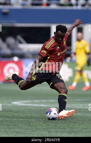 Seattle, Washington, Stati Uniti. 22nd Apr, 2023. Yeimar GÃ³mez (28), difensore dei Seattle Sounders, durante la partita di calcio MLS tra lo Sporting KC e il Seattle Sounders FC al Lumen Field di Seattle, Washington. Lo Sporting KC ha sconfitto Seattle 2-1. Steve Faber/CSM/Alamy Live News Foto Stock