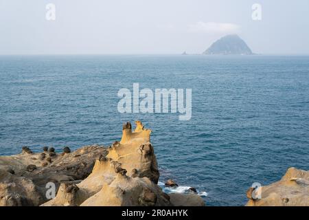 Heping Island Park formazione rocciosa costiera e mare a Keelung, Taiwan Foto Stock