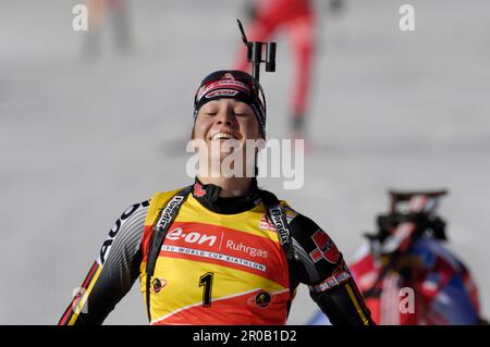 Magdalena NEUNER, Jubel Freude im Ziel nach dem gewinn des Gesamdodictcup beim Biathlon Massenstart der Frauen 16.3.2008 Foto Stock