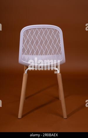 Foto di bellissimi modelli di sedie in plastica scattate dallo Studio Foto Stock