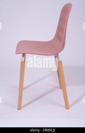 Foto di bellissimi modelli di sedie in plastica scattate dallo Studio Foto Stock