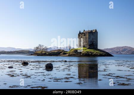 Immagine acquisita durante una sessione di Workshop privato gestita da Edinburgh Photography Workshop presso Castle Stalker Jetty (privato), A828, Achosrigan, Appin, Argyll Foto Stock