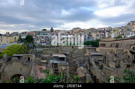 La città romana di Ercolano, coperta dall'eruzione del vulcano Vesuvio nel 79 d.C. Foto Stock