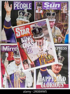 7 maggio 2023. Una selezione delle prime pagine dei quotidiani britannici più famosi il giorno dopo l'incoronazione di Re Carlo III il 6 maggio 2023 nell'Abbazia di Westminster. Dal felice e glorioso patriottico al meno riverente re Cias III Foto Stock