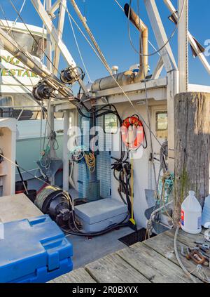 Immagine dettagliata di un ponte di barche da pesca commerciale a montauk, ny Foto Stock