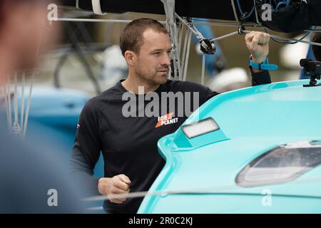 Brest, Francia. 07th maggio, 2023. Sam Goodchild, PER IL PIANETA durante l'inizio della Guyader Bermudes 1000 gara 2023, IMOCA Globe Series gara di vela il 7 maggio 2023 a Brest, Francia - Foto Nicolas Pehe/DPPI Credit: DPPI Media/Alamy Live News Foto Stock