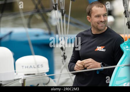 Brest, Francia. 07th maggio, 2023. Sam Goodchild, PER IL PIANETA durante l'inizio della Guyader Bermudes 1000 gara 2023, IMOCA Globe Series gara di vela il 7 maggio 2023 a Brest, Francia - Foto Nicolas Pehe/DPPI Credit: DPPI Media/Alamy Live News Foto Stock