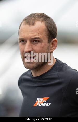 Brest, Francia. 07th maggio, 2023. Sam Goodchild, PER IL PIANETA durante l'inizio della Guyader Bermudes 1000 gara 2023, IMOCA Globe Series gara di vela il 7 maggio 2023 a Brest, Francia - Foto Nicolas Pehe/DPPI Credit: DPPI Media/Alamy Live News Foto Stock