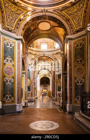 Napoli, Italia 7 maggio 2023 : interni, dipinti e dettagli della chiesa di San Paolo maggiore, nel cener storico di Napoli Foto Stock