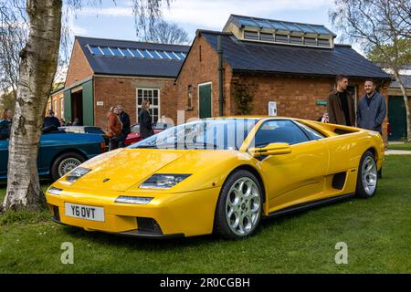 2001 Lamborghini Diablo VT ‘Y6 OVT’ in mostra allo Scramble di aprile tenutosi presso il Bicester Heritage Center il 23 aprile 2023. Foto Stock