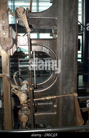 Motore di pompaggio canale 'Old Smethwick', 1779. Costruttori: Matthew Boulton & James Watt. Il motore di Smethwick è stato installato vicino Birmingham ed è stato messo in servizio nel maggio 1779. Oggi a Thinktank, Birmingham Science Museum, è il motore a vapore più vecchio al mondo. Originariamente, era uno dei due motori a vapore utilizzati per pompare l'acqua fino al livello di sommità di 491 piedi (150 m) del canale BCN Old Main Line (Birmingham Canal) a Smethwick, non lontano dalla Soho Foundry dove è stato costruito. Foto Stock