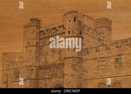 Tunbridgeware Picture - Battle Abbey, 1800-50. Pannello a mosaico dell'Abbazia di Battaglia realizzato nella bottega Fenner e Nye, forse già nel 1820. Si tratta di un pezzo altamente qualificato che utilizza diverse sfumature di mosaico di legno per ottenere un aspetto quasi 'acquerello'. Il costruttore è in grado di mostrare l'abbazia in prospettiva aumentando le dimensioni dei blocchi di legno da sinistra a destra... Acquistato da Edward H Pinto, 1965... . Foto Stock