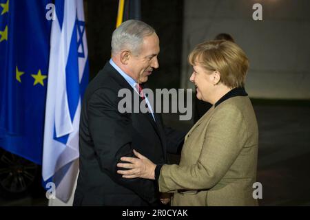 FOTO DI ARCHIVIO: 75 anni fa, il 14 maggio 1948, fu fondato lo Stato di Israele. La cancelliera Angela MERKEL (D) accoglie con favore il primo ministro israeliano Benjamin NETANYAHU (ISR) all'inizio del loro incontro nel quadro delle consultazioni intergovernative tra Germania e Israele nella Cancelleria federale. FOTO PISCINA! Foto Stock