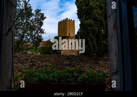 Castell de Peratallada, a Forallac, Baix Emporda, Costa Brava, Girona, Catalogna. Il castello risale al 11th ° secolo. Foto Stock