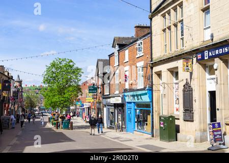 Negozi e attività di Belper Derbyshire in King Street, Belper, Derbyshire, Inghilterra, Regno Unito, GB, Europa Foto Stock